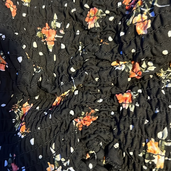 Timing off the shoulder flower pattern crop top - Picture 3 of 4